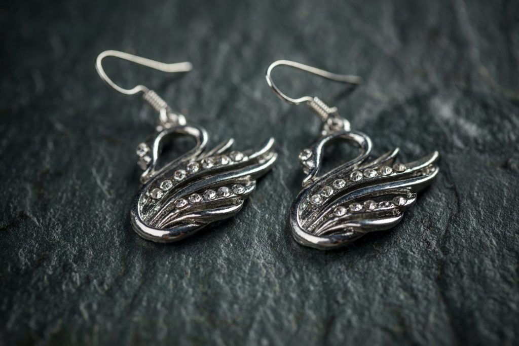 swan-shaped-metal-earrings-e1615346762125